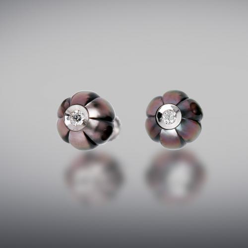 Carved Pearl Earrings